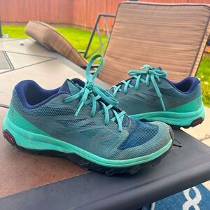 Salomon contagrip hiking shoes